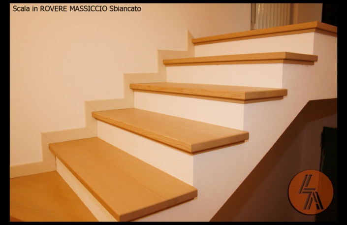 Scala in Rovere massiccio sbiancato spazzolato